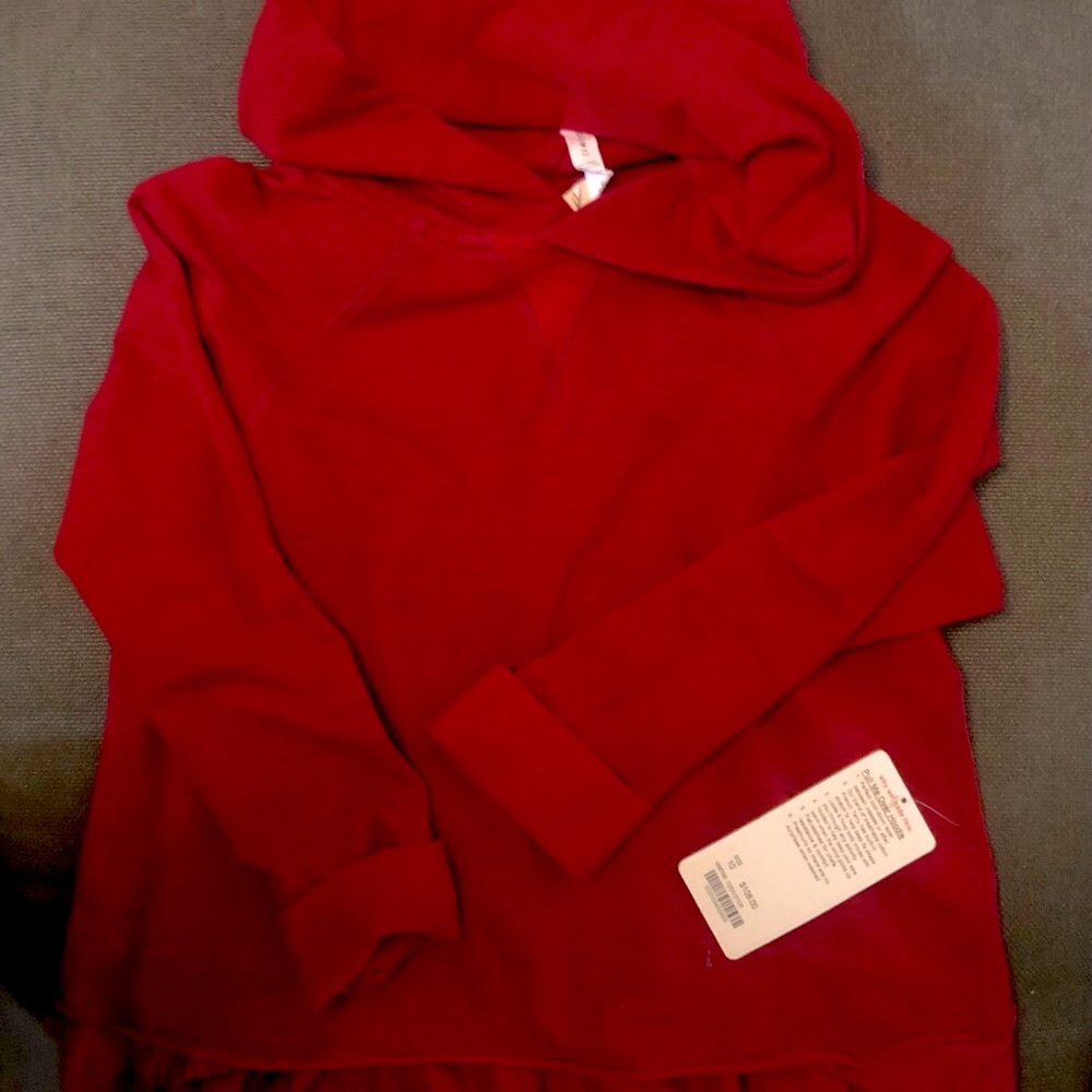 Stunning Lululemon Pull me over Hoodie NWT